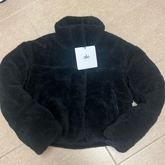 ALO Yoga Jackets & Blazers - NWT Alo Sherpa Snow Angel Puffer